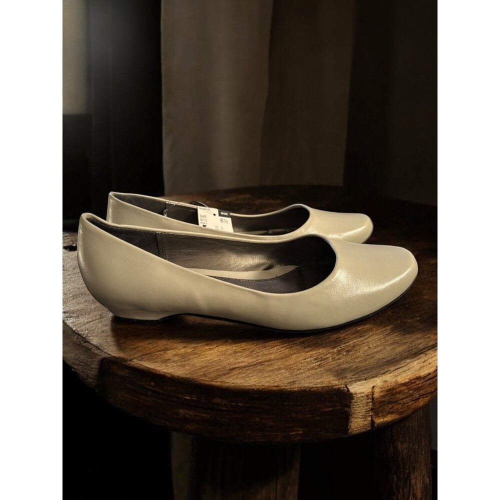 Basic Editions Women's Size 6.5W Taupe / Beige Flats New